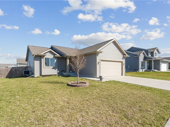 816 37th St SW, Bondurant, IA 50035