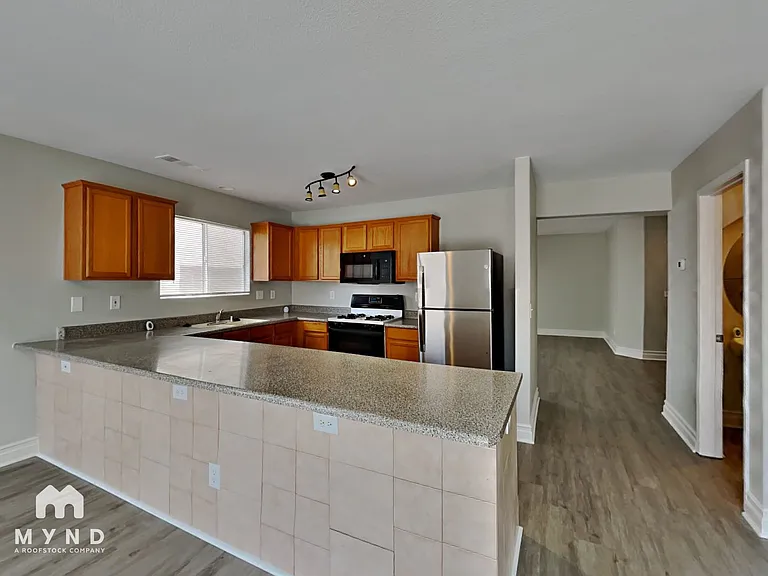 6271 Stone Hollow Ave — Photo 4