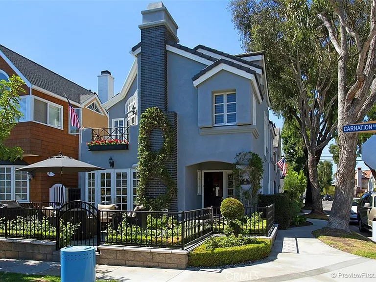 441 Carnation Ave — Photo 1