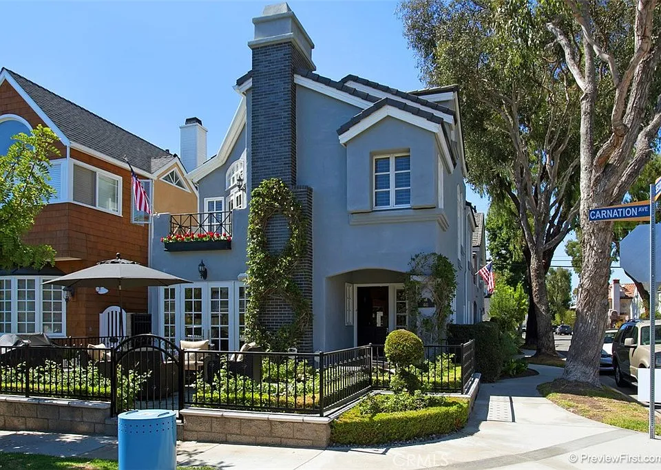 441 Carnation Ave