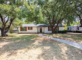 1132 W 8th St, Mc Gregor, TX 76657