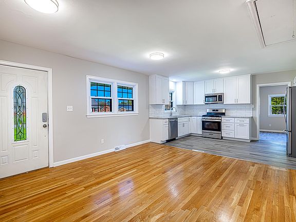 2nd image of 614 Portland Dr
