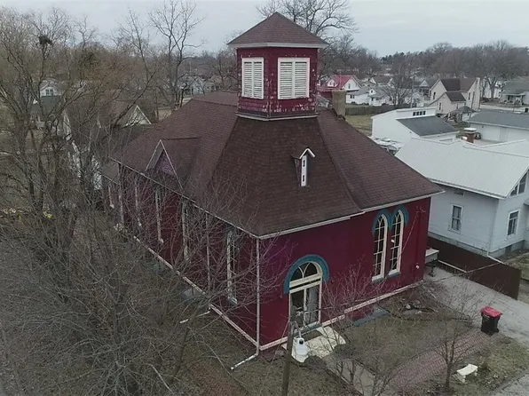 301 W 2nd St, Assumption, IL 62510