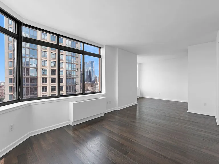 77 W 24th St #B — Photo 9