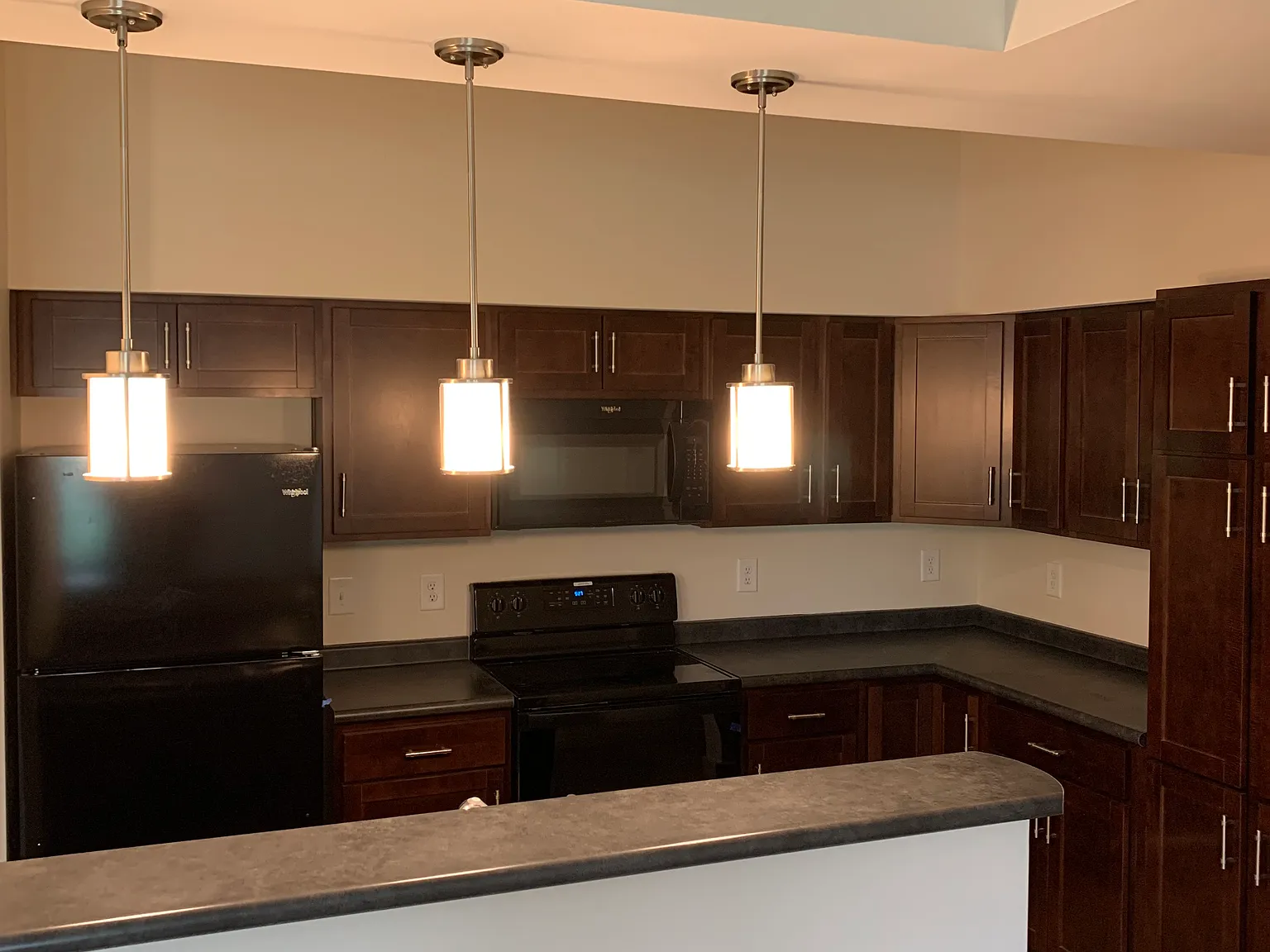 3 bed, 1295 sqft, $1,275 — Photo 2
