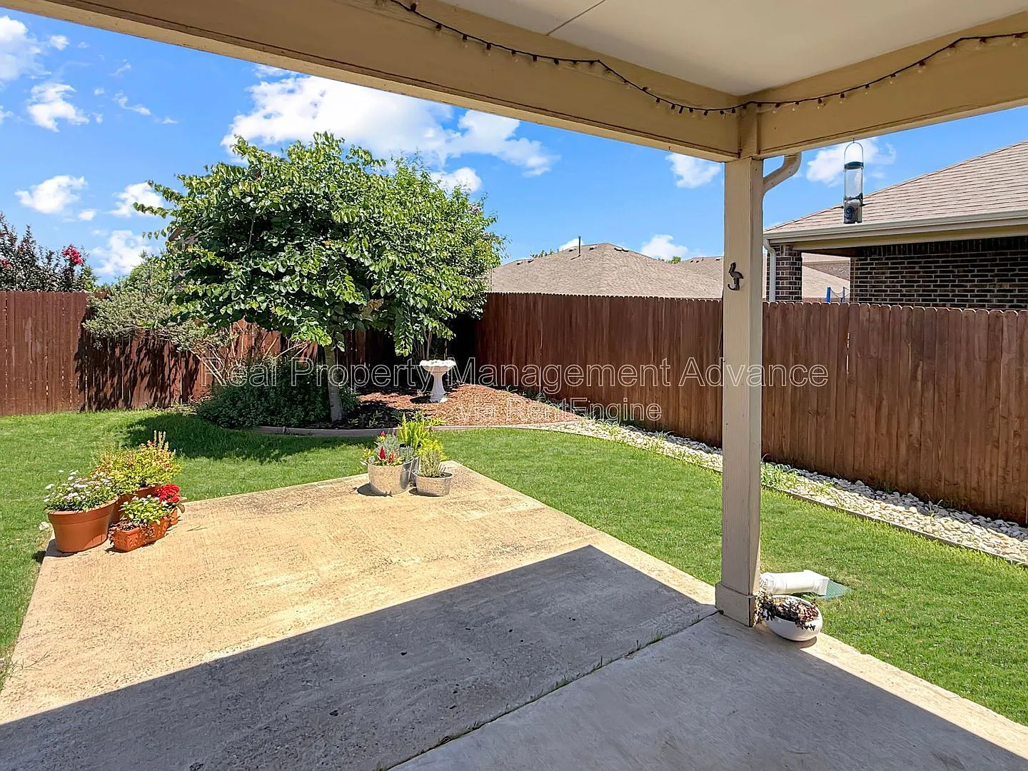 3 bed, 2.0 bath, 1587 sqft, $1,795 — Photo 3