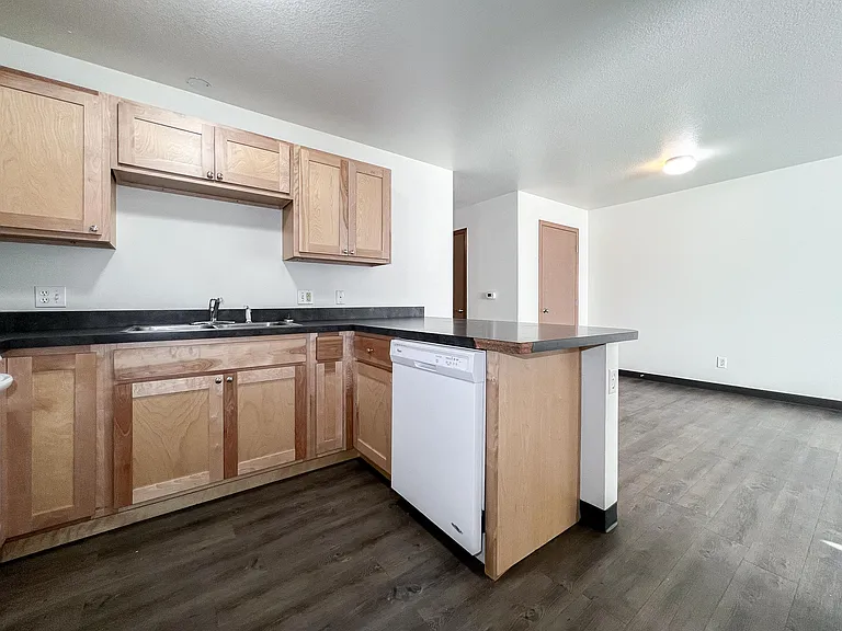 211 S Kellogg Ave #4 — Photo 5
