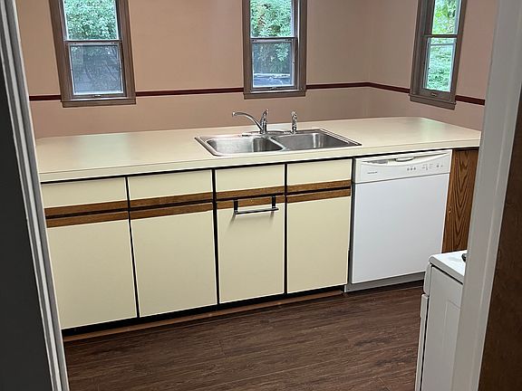 3rd image of 1214 Pontiac Trl APT 1