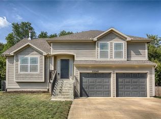 20042 W 220th Ter, Spring Hill, KS 66083