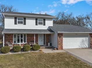 2007 Sir Richard Rd, Schererville, IN 46375