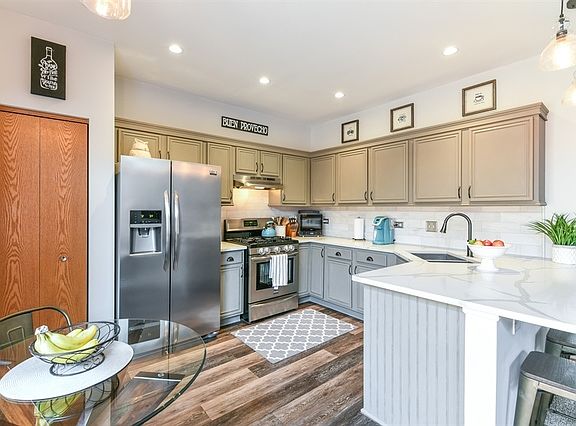 5th image of 18615 W Point Dr