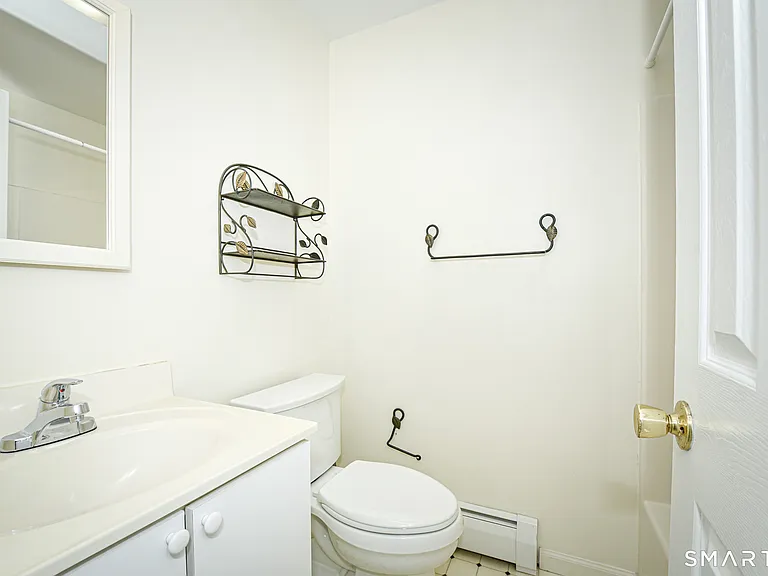 5 Moody Ave — Photo 18