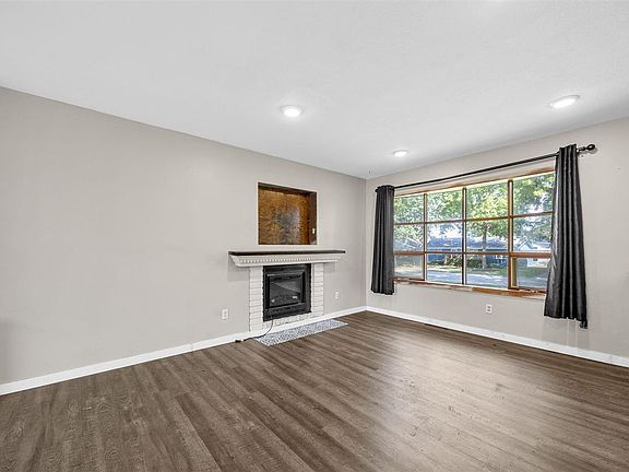 3rd image of 207 Washington St