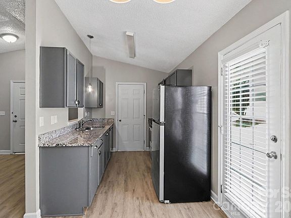 4th image of 7035 Red Bud Cir