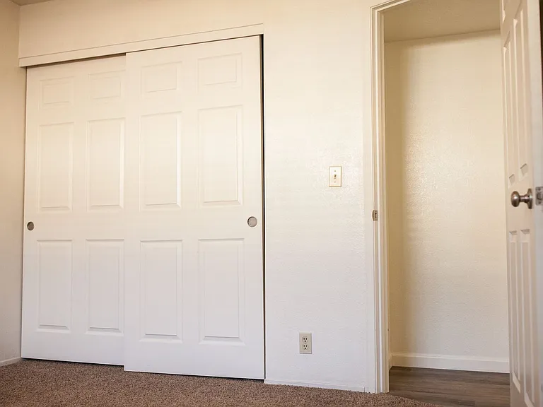 Crestline Apartments — Photo 14