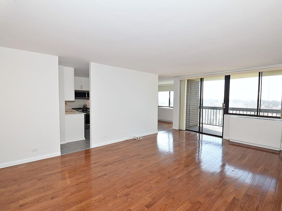 1st image of 1 Bay Club Dr APT 10O