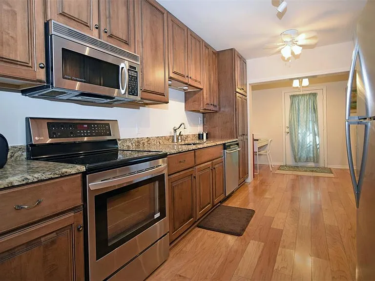 231 Southampton Ln #277 — Photo 10