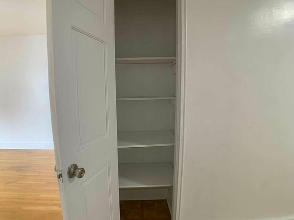 4th image of 510 Ovington Ave #5BB