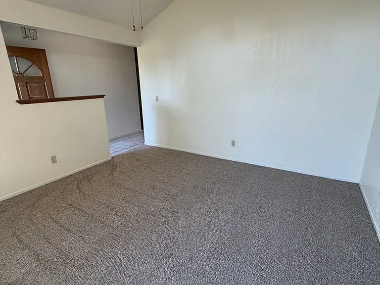1635 E Eastbrook Ave — Photo 3