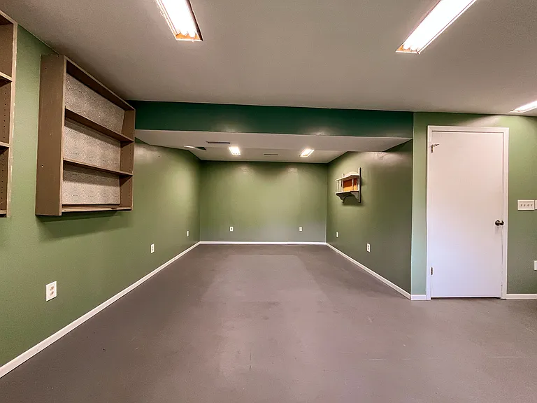 650 Thomas St — Photo 13