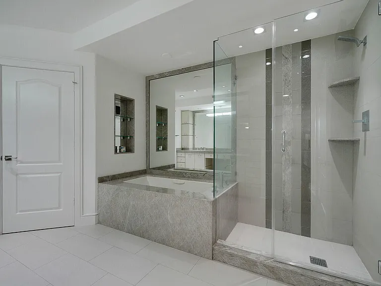 550 SE Mizner Blvd #B209 — Photo 36