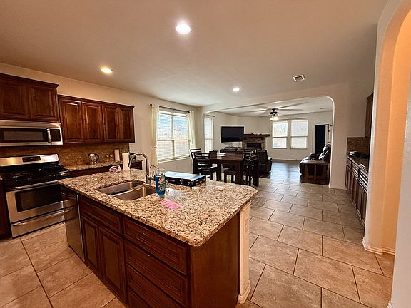 3rd image of 6701 Colony Rd