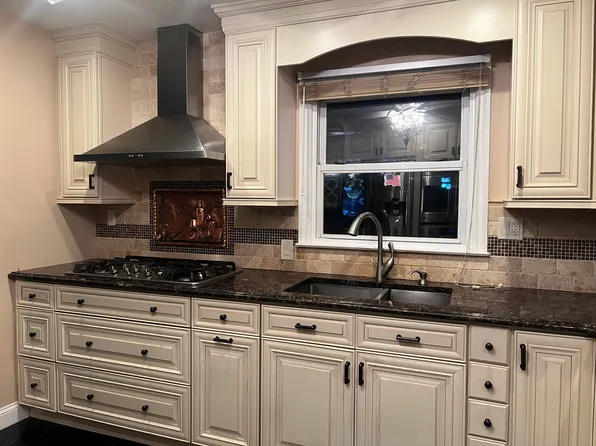 (undisclosed Address), New Hyde Park, NY 11040