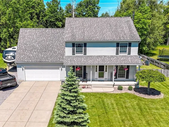 6138 Versailles Rd, Lake View, NY 14085