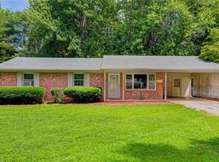 8006 Pate Dr, Oak Ridge, NC 27310