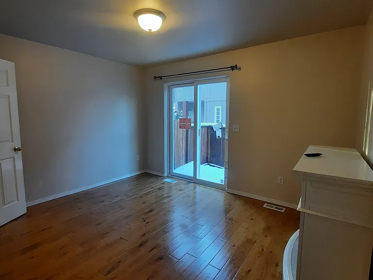 2576 Glacier St — Photo 7