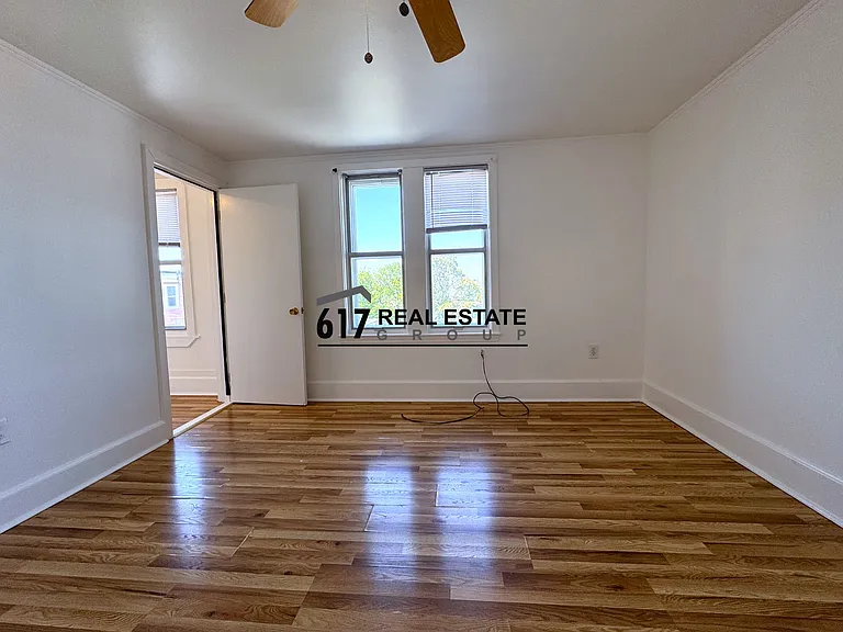 235 E Eagle St #3 — Photo 17