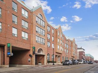 221 Robinson St #215, Oakville, ON L6J 7N9