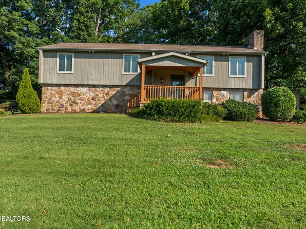 8705 SW Grospoint Dr, Knoxville, TN 37923