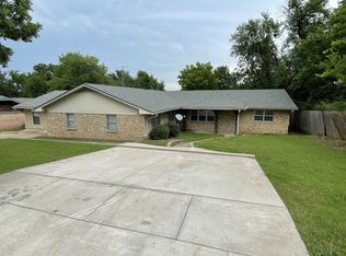 407 N Carl St, Sherman, TX 75092