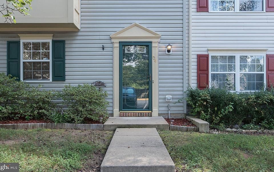 1st image of 104 Charles St