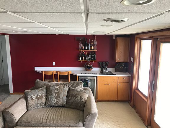 Downstairs wet bar