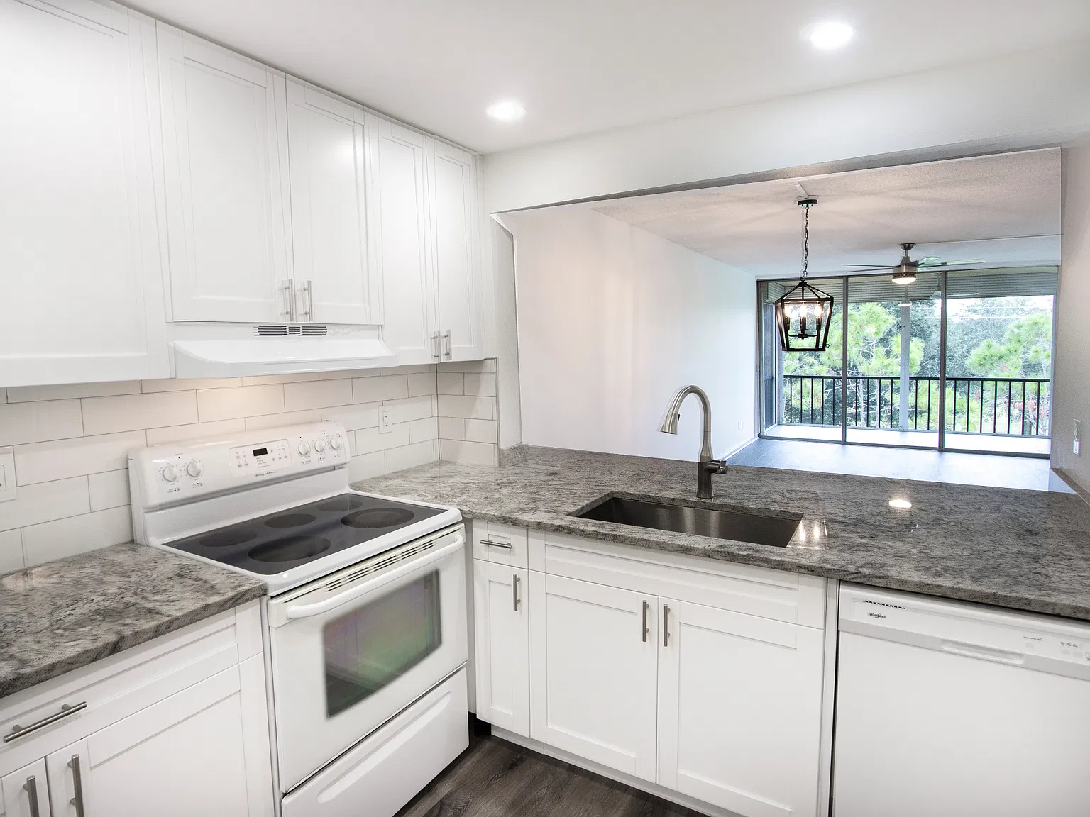 2 bed, 1000 sqft, $1,699 — Photo 4