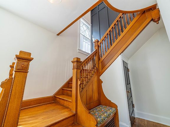 3rd image of 2081 Maine St