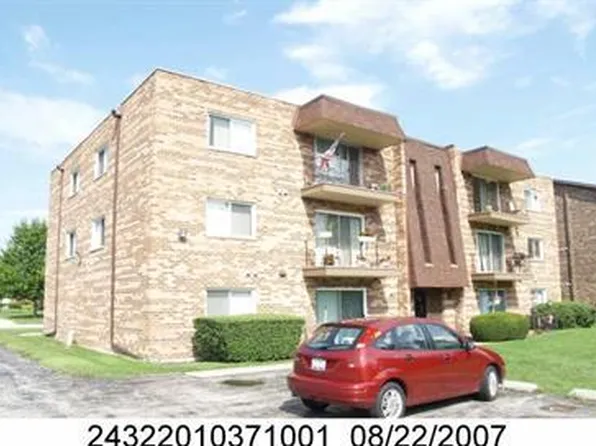 12801 Carriage Ln APT 101, Crestwood, IL 60445