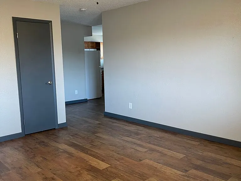 803 N Cottonwood Ave — Photo 2