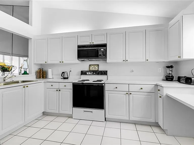 13131 Castle Harbour Dr #M3 — Photo 9