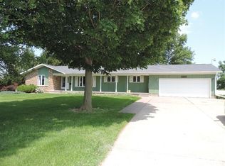 4124 140th St, Clinton, IA 52732