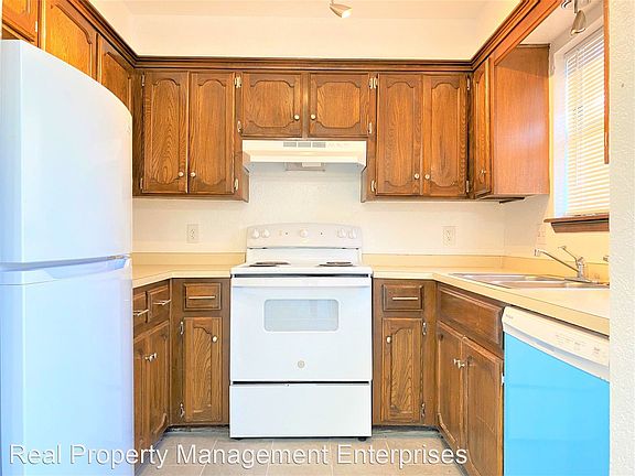 3rd image of 2129 Beaumont Dr APT C