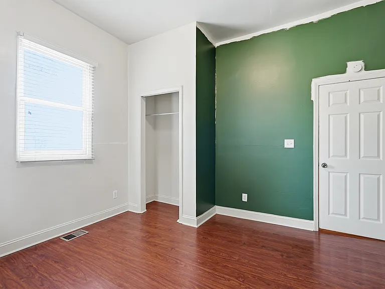 309 W 41st St #B — Photo 11