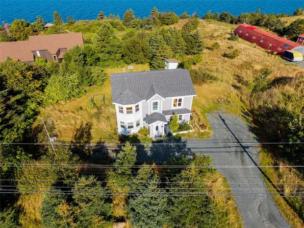 743 St Thomas Line, Paradise, NL A1L3V7