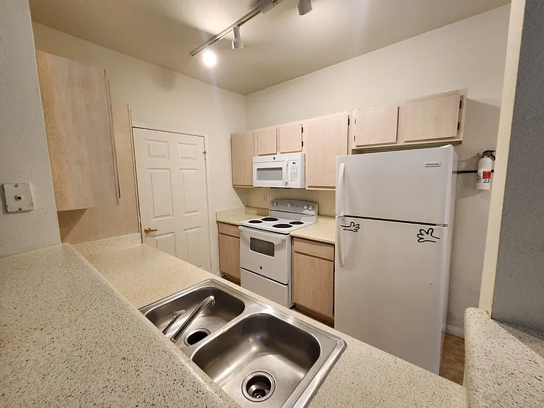 231 W Horizon Ridge Pkwy #417 — Photo 15