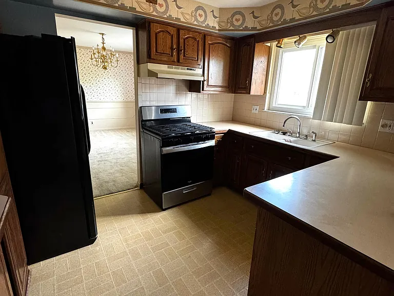 10922 Chicago Rd — Photo 6