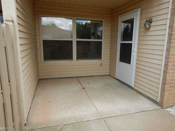 4th image of 61163 Greenwood Dr #1