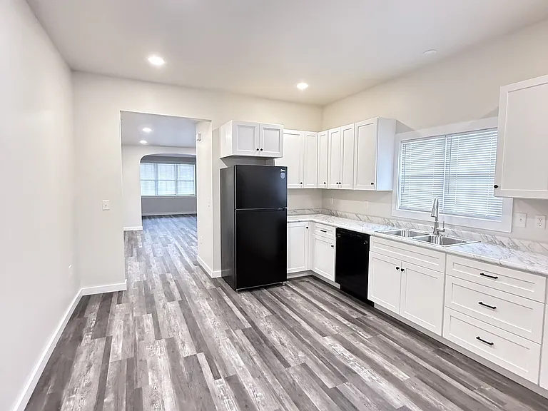 629 Main St #1 — Photo 4