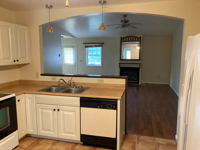 2514 Grand Ave — Photo 2